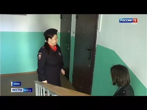 В Омске сотрудник МЧС спас ребенка, едва не выпавшего с балкона пятого этажа