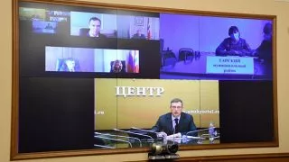 Губернатор Омской области Александр Бурков провёл дистанционный приём по обращениям жителей шести муниципальных районов