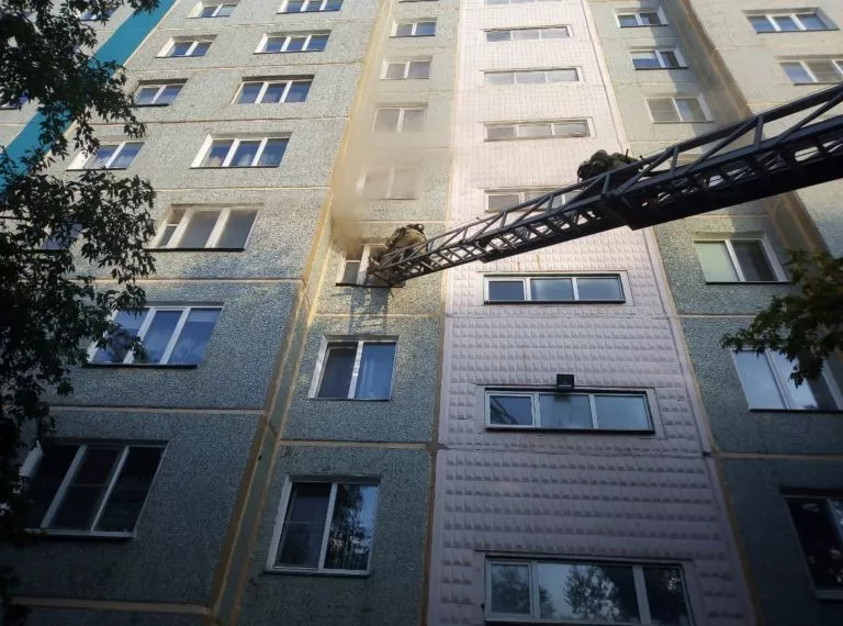 Три человека спасены на пожаре в многоэтажном доме