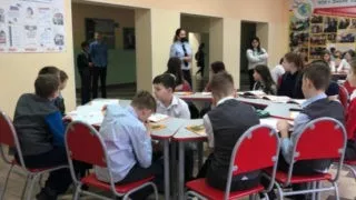 Омским школьникам напомнили правила дорожного движения в связи в резким потеплением