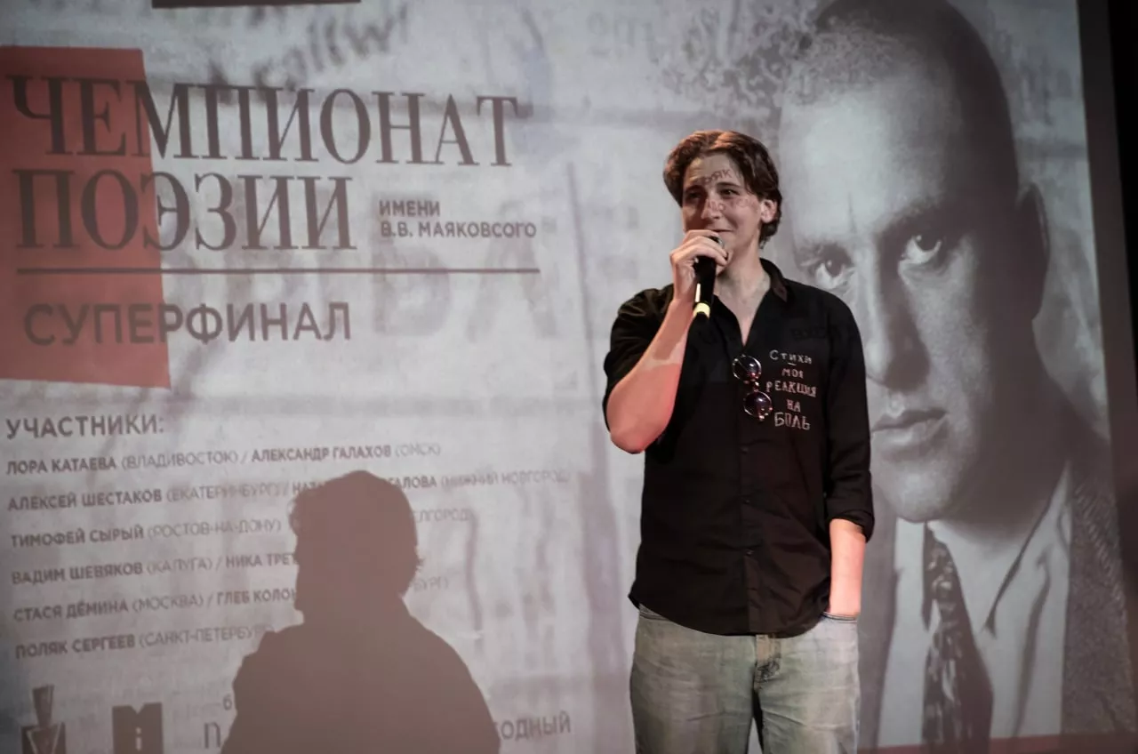 Актер «Арлекина» Александр Галахов получил приз на чемпионате поэзии им. В.В. Маяковского