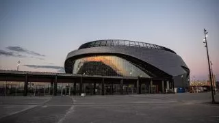 На «G-Drive Арене» залили первый лёд и установили хоккейный борт