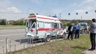 В омском Минздраве рассказали о состоянии женщины в Скорой после аварии у «Меги»