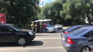 В Омске водителя автомобиля зажало в салоне