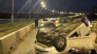 В Омске на мосту произошла авария с четырьмя машинами