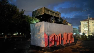 На территории СибАДИ загорелся памятник автомобилистам времён Великой Отечественной войны