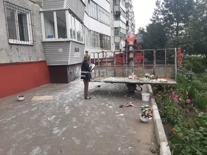 В Омске 18-летний отделочник выпал из люльки крана и погиб