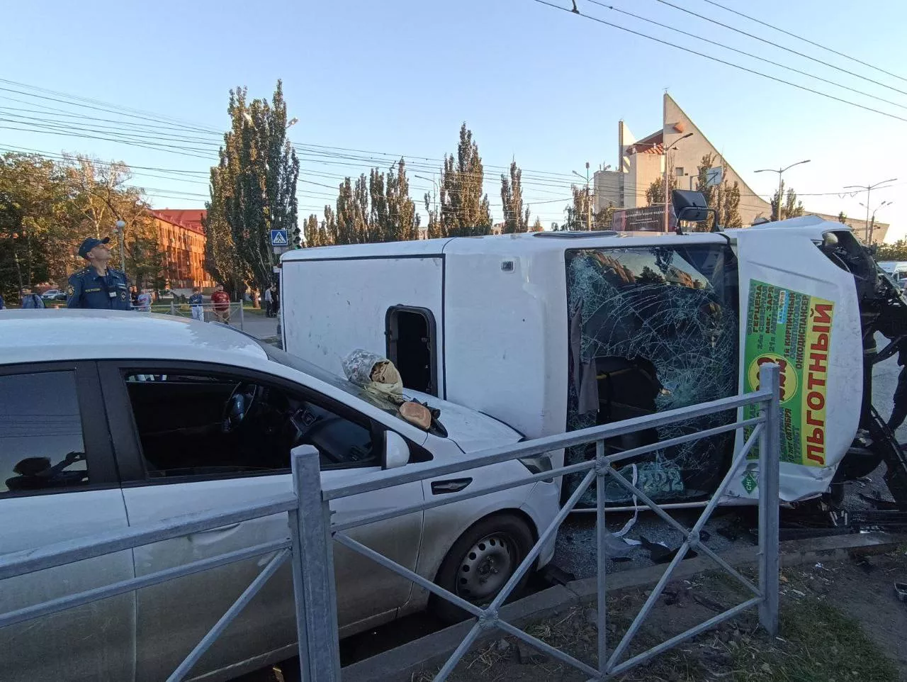 В Омске опрокинулась маршрутка, девять  человек пострадали