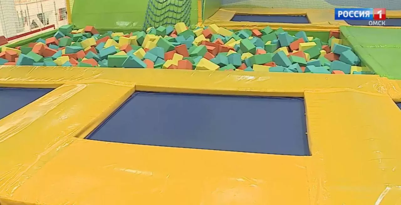 Омичка отсудила более 100 тысяч рублей за перелом позвоночника дочери в батутном центре