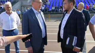Губернатор Омской области посетил стадион «Сибирский Нефтяник»