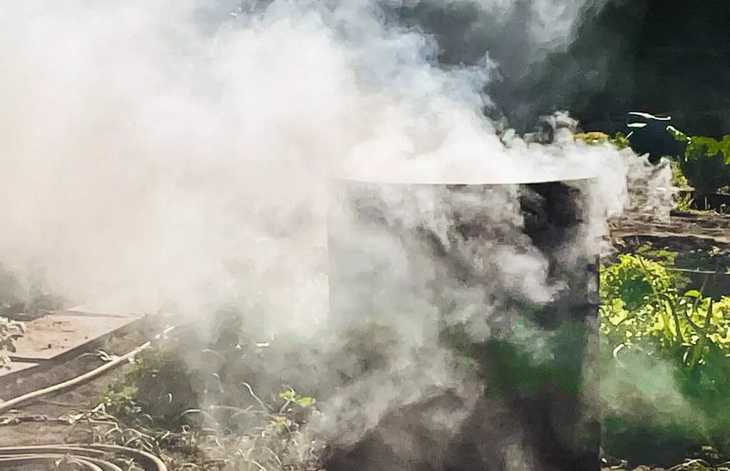 Омичи заплатят штраф до 15 тысяч рублей за костёр в бочке