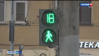 В центре Омска иномарка сбила девочку-подростка, переходившую дорогу на зелёный сигнал светофора