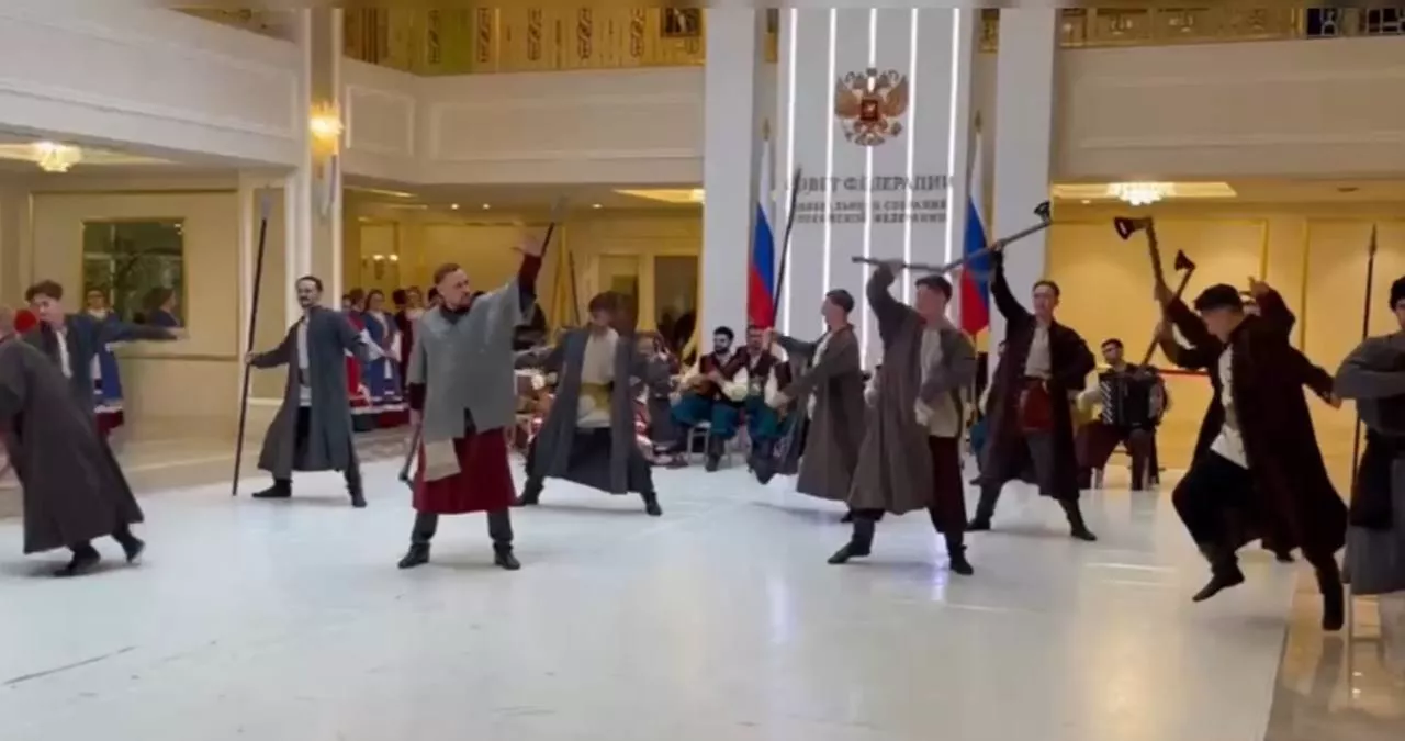 Омский народный хор выступил в Совете Федерации