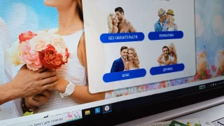 Омичка выманила миллион у троих мужчин с сайта знакомств на лечение её умершей матери