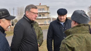 Александр Бурков и Сергей Шелест поприветствовали солдат ВДВ, призванных на службу по частичной мобилизации