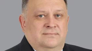 Силовики задержали главу Контрольно-ревизионного управления МЧС РФ Репина, который ранее занимал высокопоставленный пост в Омске