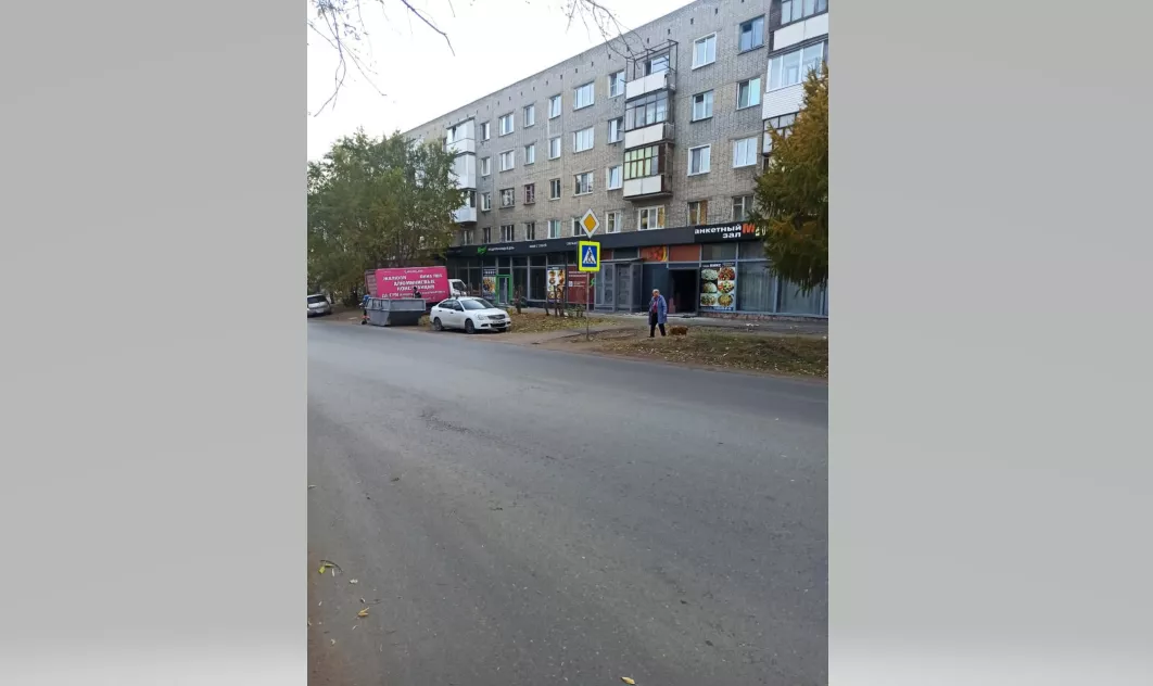 В Омске магазин «Ярче» спилил деревья, чтобы его было видно лучше