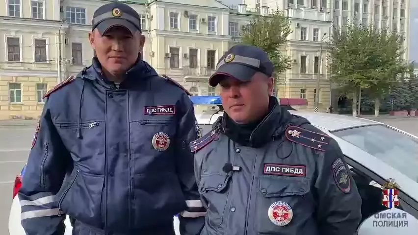 Сотрудники ГИБДД помогли беременной омичке добраться до роддома