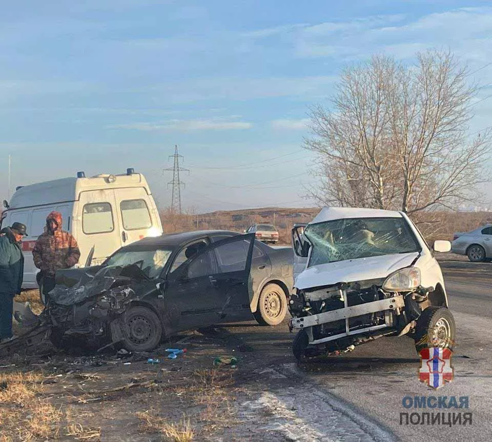 В Ленинском округе Омска в результате тройной аварии скончалась женщина-водитель