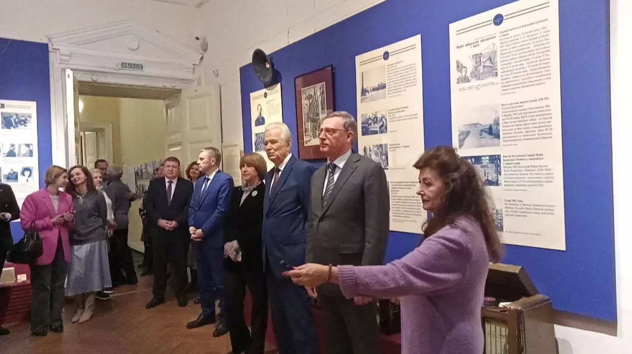 Александр Бурков и Владимир Варнавский посетили выставку «История, которая говорит»