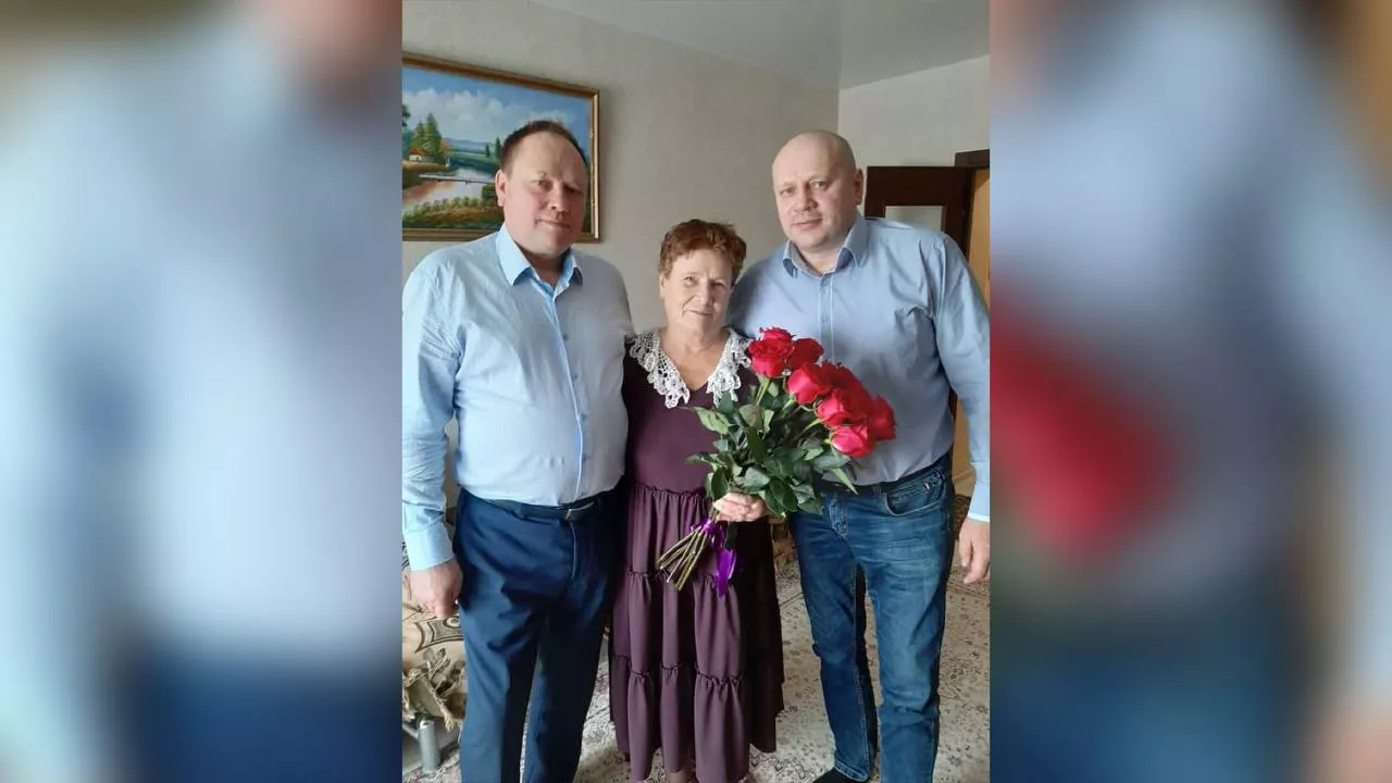 Сергей Шелест поздравил омичек с Днём матери