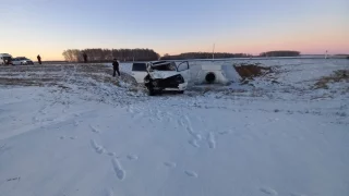 Сорокалетний водитель ВАЗа скончался в ДТП на трассе в Омской области