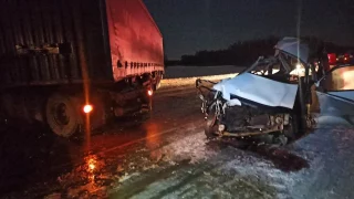 Под Омском произошло смертельное ДТП с грузовиком: двое погибли