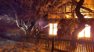 В частном доме Павлоградского района на пожаре погибли женщина и трое маленьких детей
