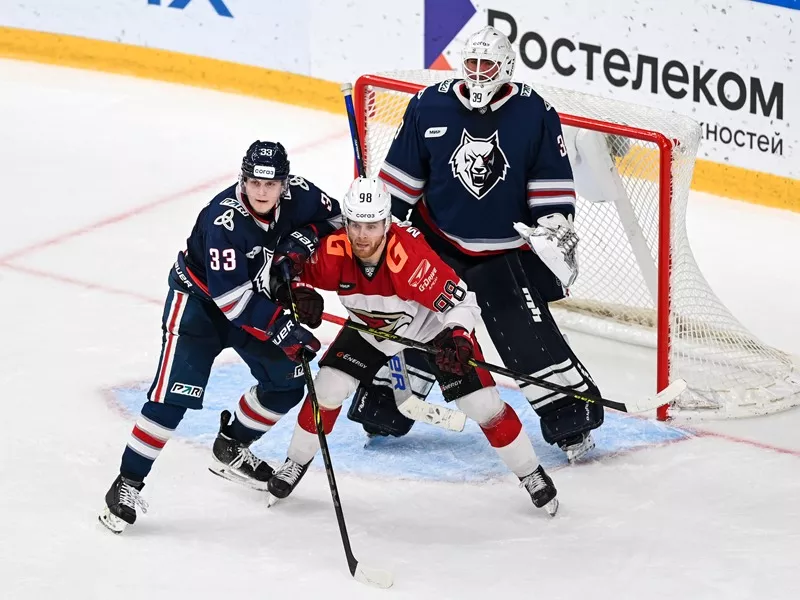 «Авангард» сегодня проведет матч в Нижнекамске против «Нефтехимика»