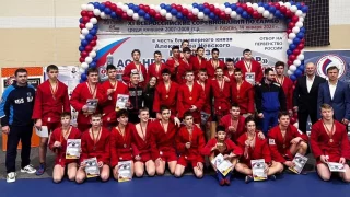 Четыре медали разного достоинства взяли омичи на всероссийских соревнованиях по самбо