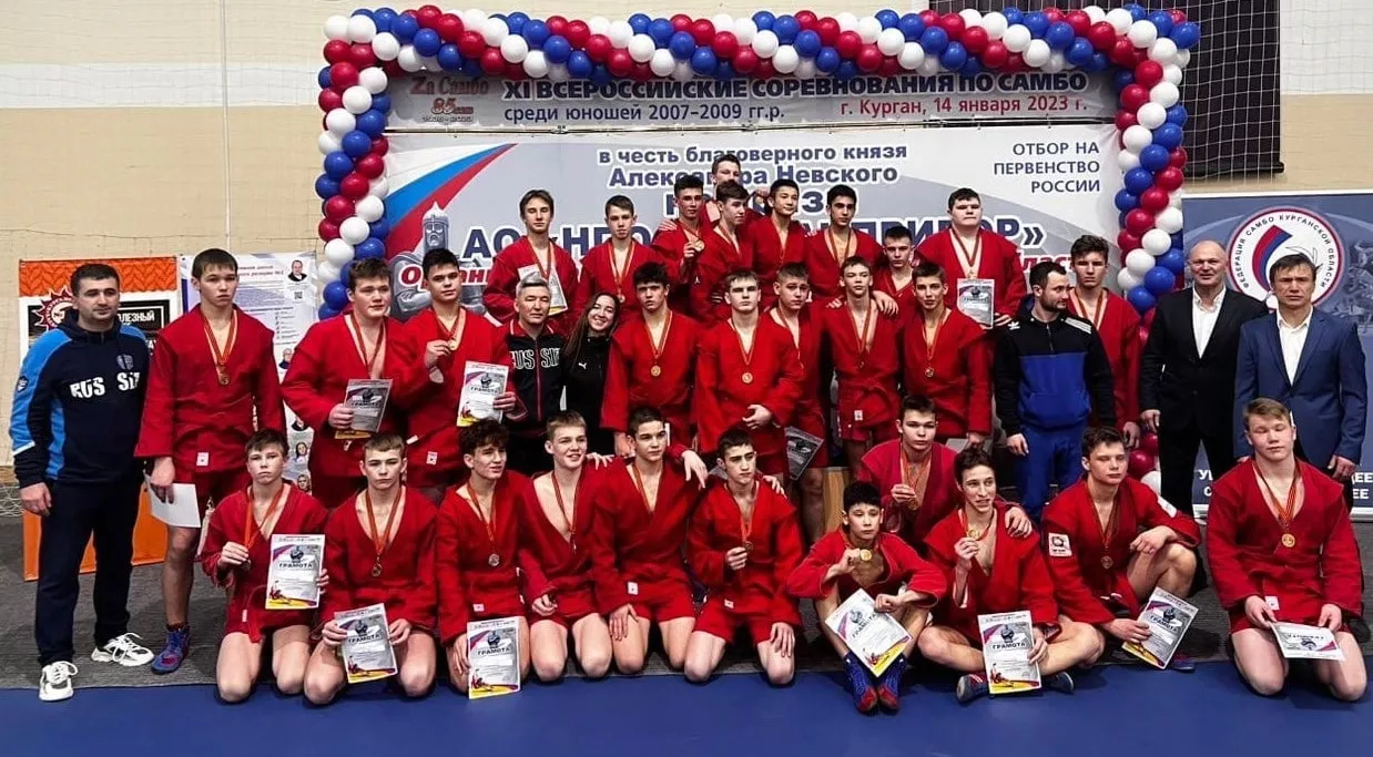 Четыре медали разного достоинства взяли омичи на всероссийских соревнованиях по самбо