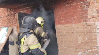 В омской школе №129 пришлось прервать уроки из-за задымления в электрощитовой