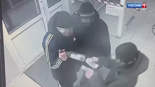 В Омске полицейские по горячим следам задержали троих подозреваемых в разбое