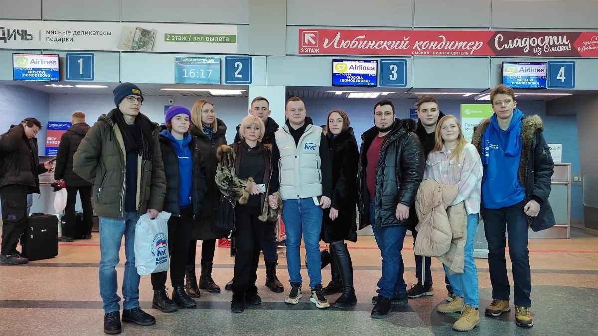 Омских волонтёров проводили в ЛНР