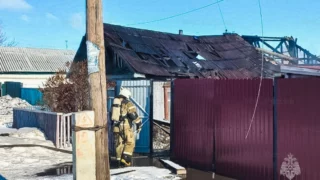 В Омской области пожарный спас ребенка и бабушку, находясь не на дежурстве