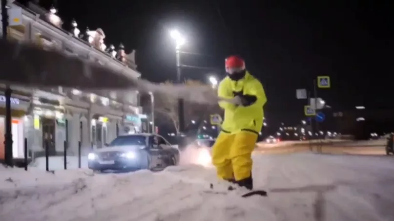 По соцсетям «гуляет» видео с опасными покатушками в центре Омска