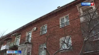 Мальчик, на которого упала сосулька у омской школы №133, находится под присмотром врачей