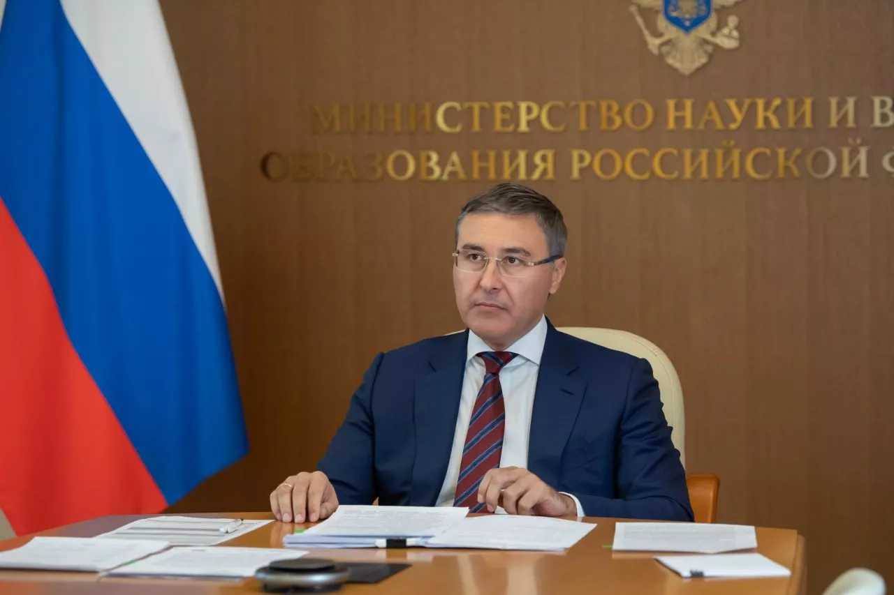 Глава Минобрнауки Валерий Фальков прилетит в Омск 18-19 мая