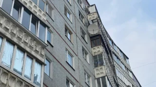 В Омске из окна 9 этажа выпал 6-летний ребенок