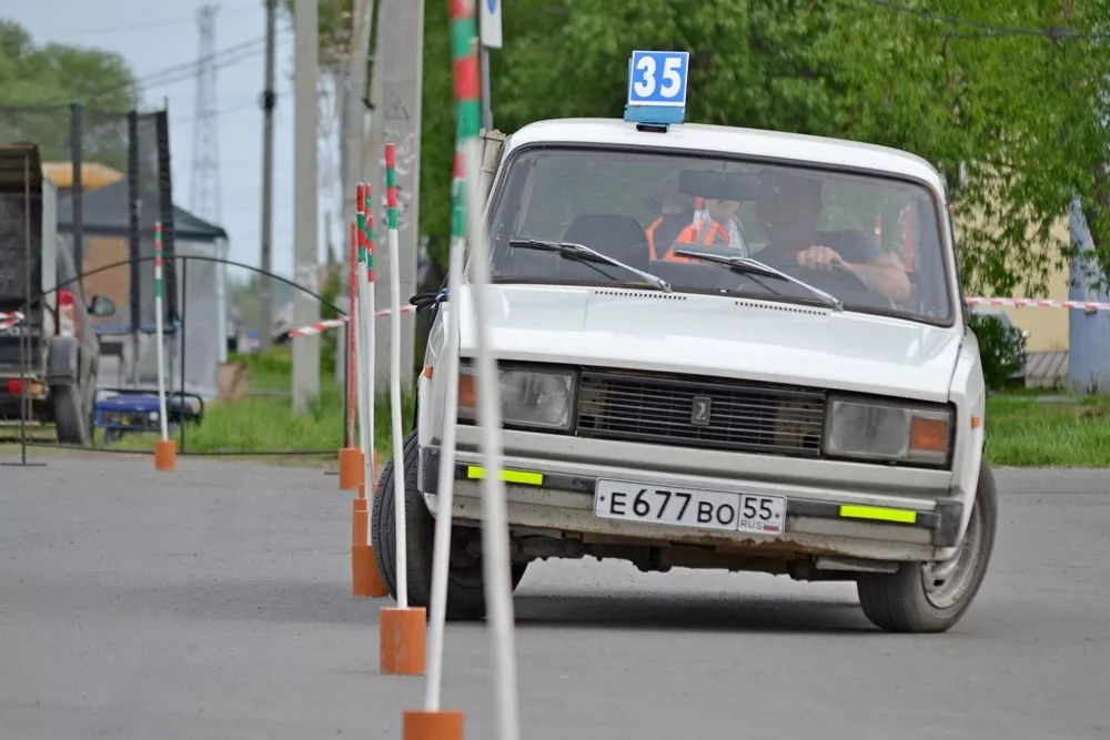 В Называевске разыграли медали областной «Королевы спорта-2023» по автомногоборью