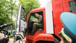 Виталий Хоценко передал пожарные машины стахановским спасателям