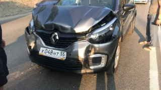 Сразу 4 автомобиля столкнулись на ул. Красный путь