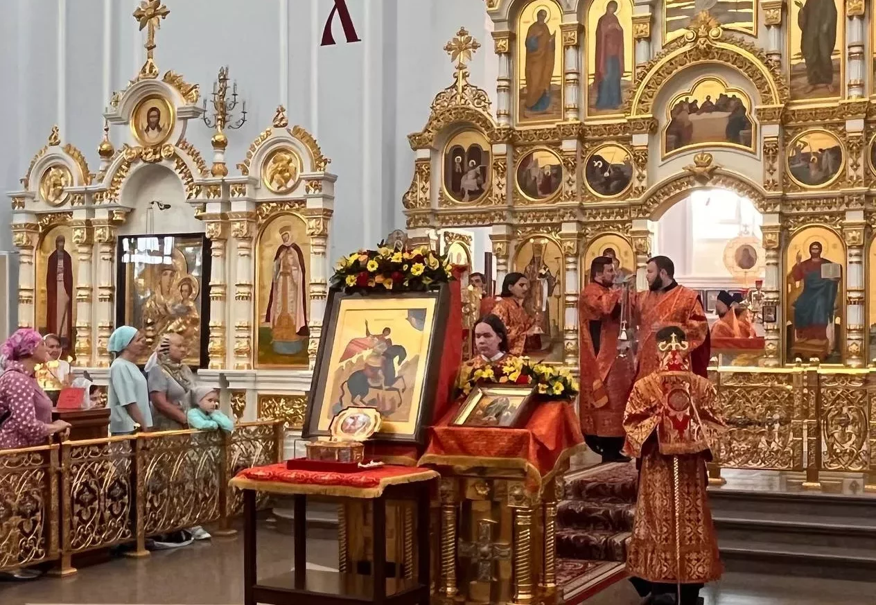 В Омск привезли мощи Святого Великомученика Георгия Победоносца