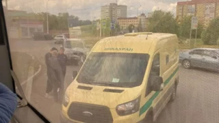 Инкассаторскую машину в Омске попыталась протаранить легковушка
