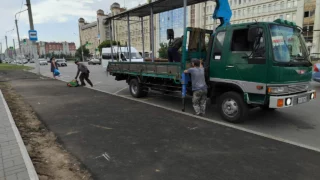 В Омске на остановках новой маршрутной сети установили навесы