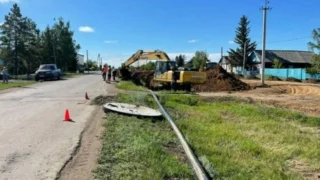 В Нововаршавском районе по суду отремонтируют теплотрассу, которую за последние 2,5 года прорывало 10 раз