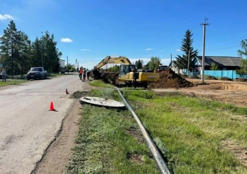 В Нововаршавском районе по суду отремонтируют теплотрассу, которую за последние 2,5 года прорывало 10 раз
