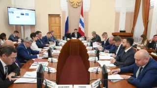 Виталий Хоценко поручил омским чиновникам проехать с людьми по новым маршрутам
