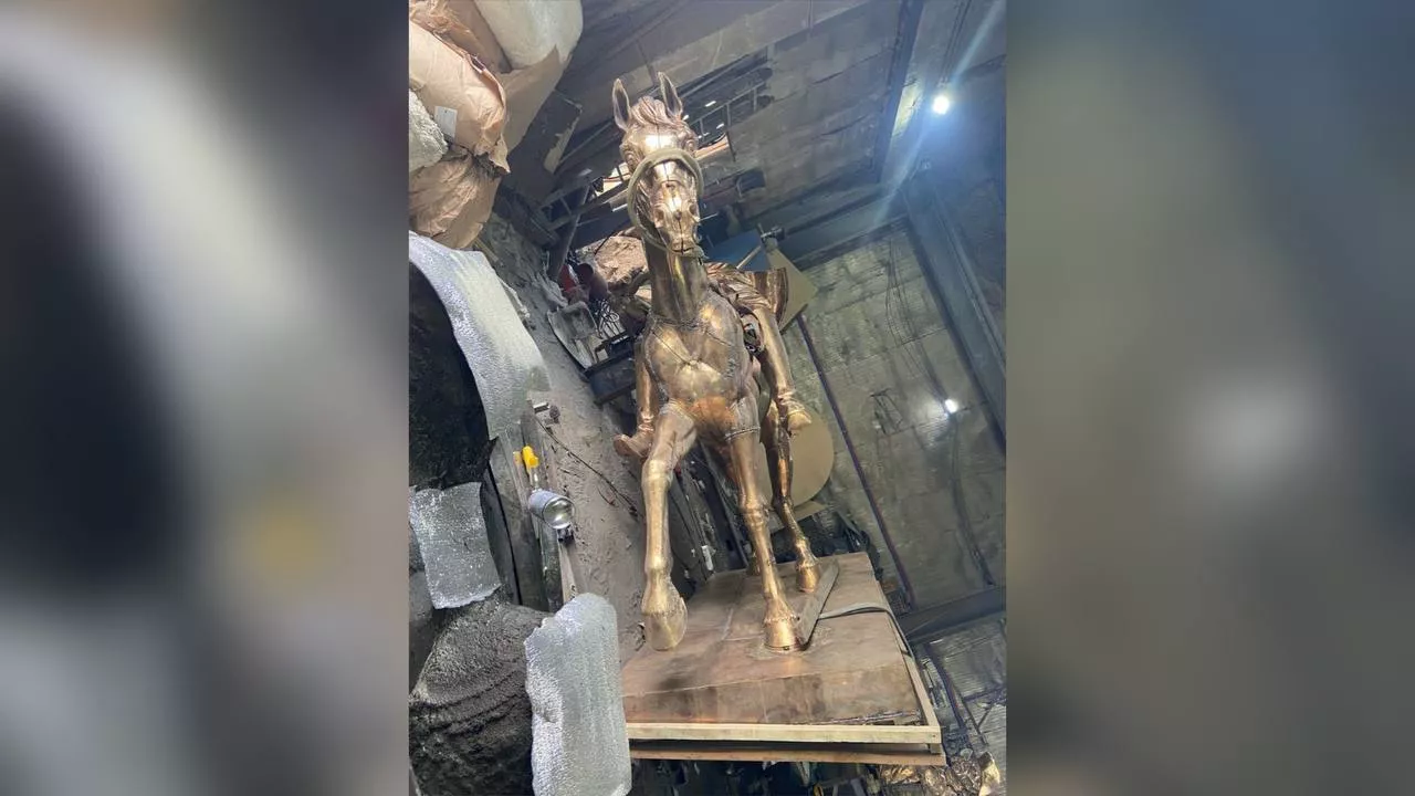 Завершается сборка памятника Бухгольцу, который установят в Омске