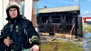 Омский пожарный спас трёх новосибирцев из горящего дома